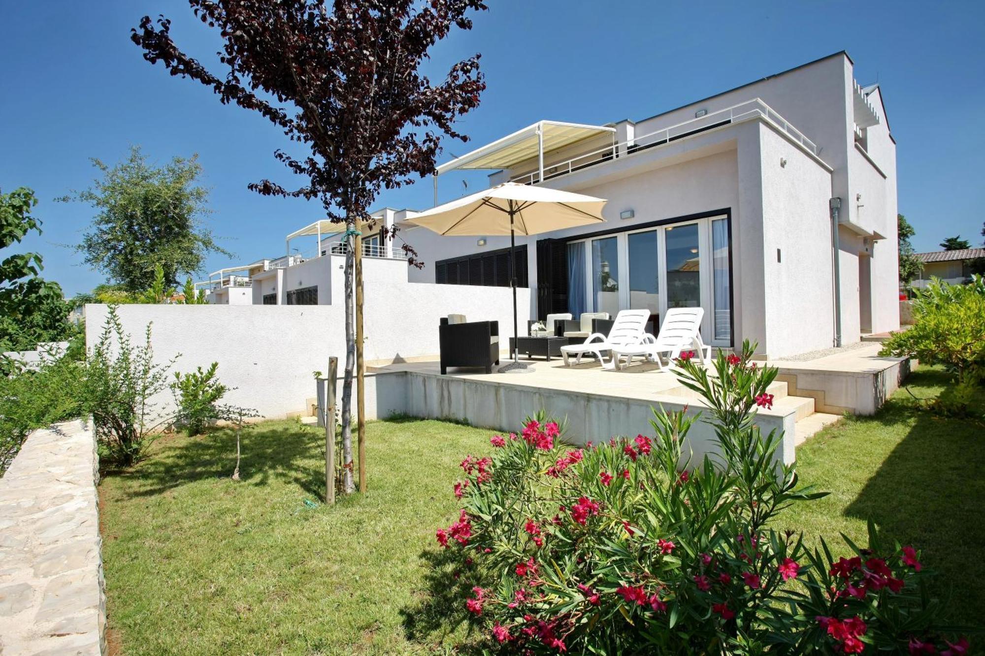 Sunnyside Apartments Resort Petrcane Exterior photo