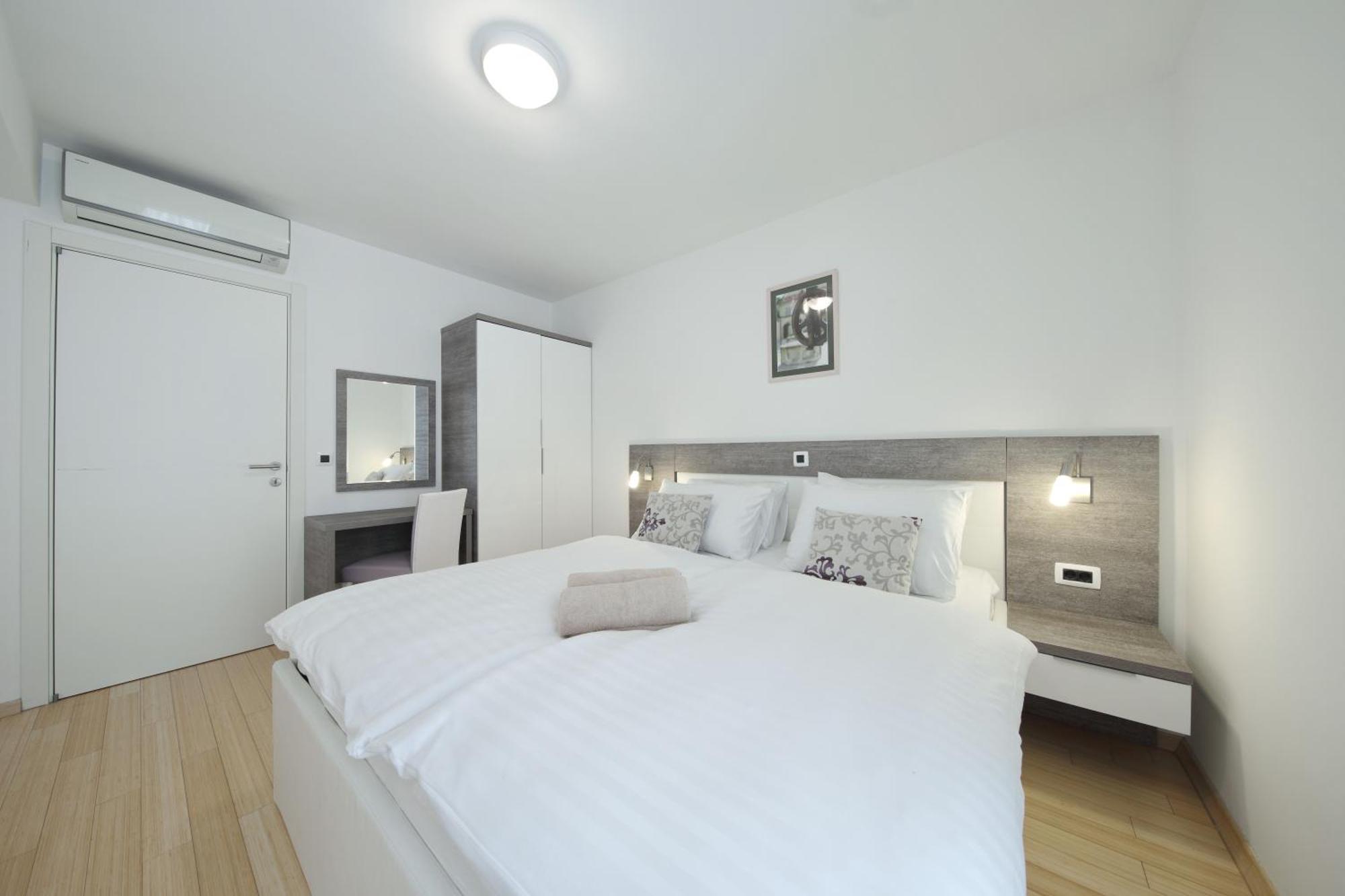 Sunnyside Apartments Resort Petrcane Room photo